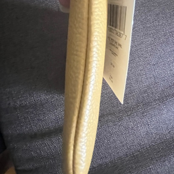 LAST ONE NWT Coach large Wristlet Honeycomb - Picture 5 of 10